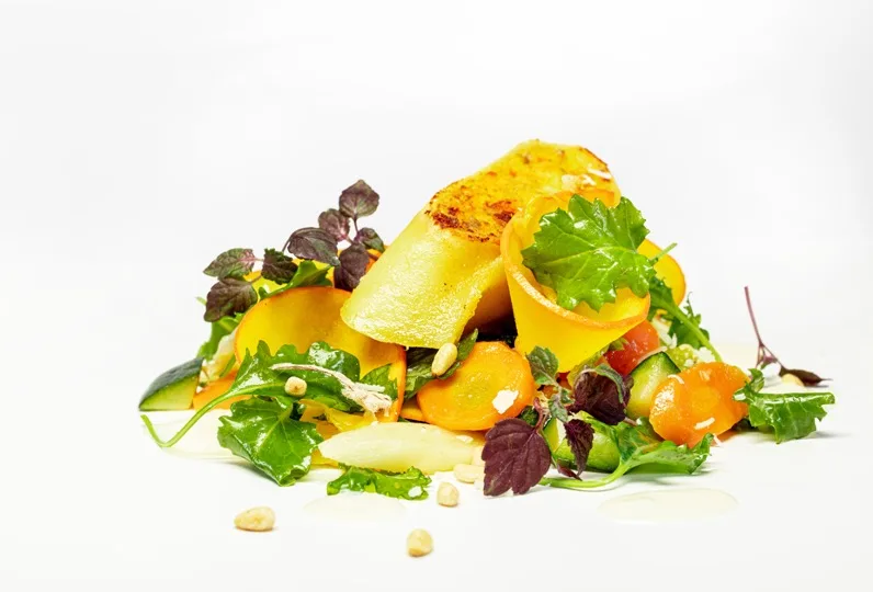 Colourful salad with roasted pumpkin and seeds