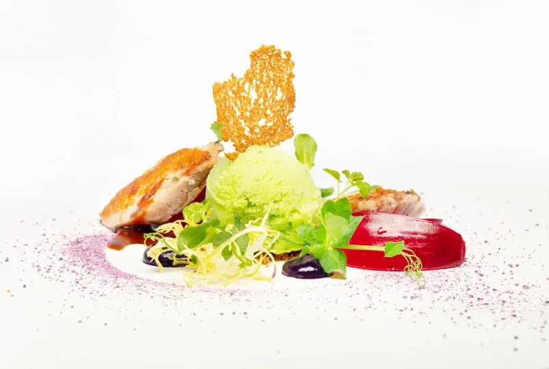 Starter with poultry, herb quenelle and parmesan crisp